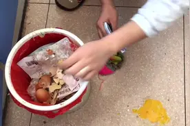 鸡蛋掉地上了难清理，用盐就可以？厉害了，我的盐！