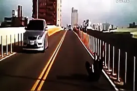 行车需谨慎!摩托车事故生死瞬间—大合集图片