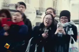 深藏不露！白发老奶奶穿高跟鞋秀舞技 路人蒙了视频封面