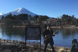 海南临高小伙在日本街头演唱《海阔天空》走红网络图片