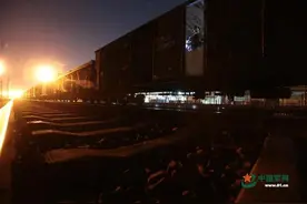 实拍武警押运兵的神秘生活图片