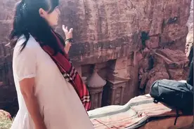佩特拉卡兹尼神殿，里面藏着法老地宝藏，爬过这段山路的人