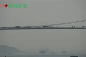 旅拍东莞：从广东东莞虎门坐轮渡去广州南沙，珠江上眺望虎门大桥视频封面