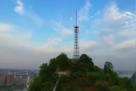 不枉我爬上了磨基山，拍下了#宜昌  今年最美的夕阳，月亮，蓝天