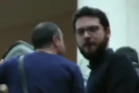 老外模仿抖音电梯摸手套路视频封面