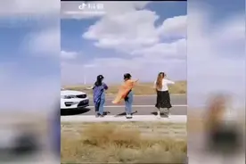 三位美女在宁夏高速公路上尬舞拍抖音～结果成功把交警招来了～@抖音小助手视频封面