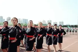 #运动会 嘿，那个私信要商务外语系小姐姐表演的小可爱，小姐姐们来啦#小姐姐视频封面