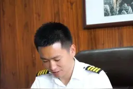 告诉大家直升机🚁飞行员👨✈️的年薪是多少？#工作 #就想惯着你 @山东小汉直升机视频封面