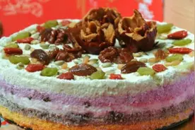 春节传统糕点 五谷丰登之五色百果松糕图片