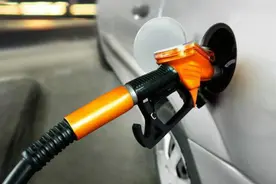 汽车奇葩事1：汽车刚加满的汽油，竟然油不翼而飞视频封面