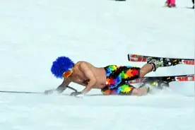 几十位“帅大叔”昨光膀子聚在平山，滑雪！｜传说中的“光猪赛”「图」图片