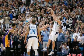 诺维茨基12分钟砍下23分 成功进入30000分俱乐部图片