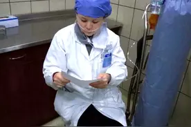 宁波孕七月准妈妈医生边吸氧边给人看病：不是什么大问题图片