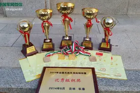 女兵玩起定向越野太认真，男兵个个心服口服！图片