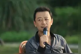 49岁郭涛全家近照曝光 隐藏了12年的老婆 原来是我们熟悉的她视频封面