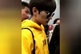 杨洋空降广州白云机场，黄色着装依然帅气！