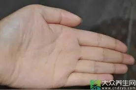 女人这处皮肤细腻注定发大财图片