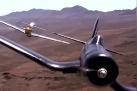 飞机迷-P-51野马战斗机VS F4U战斗机空中竞速