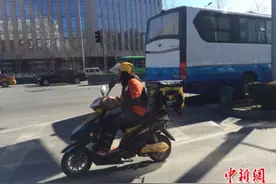 美团外卖34家问题店铺被下线 多家店超范围经营凉菜图片