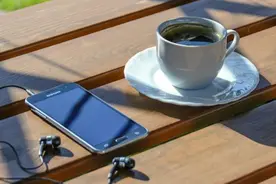 提前体验iPhone10，让你的手机屏幕变成透明视频封面