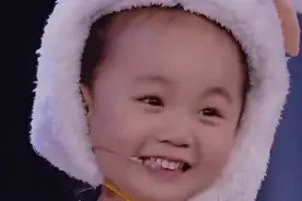 东北3岁萌童小山竹长大了 愉快的胡说八道 朱丹都乐了视频封面