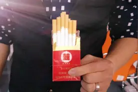 教你把香烟变消失 跑到耳朵上 方法其实很简单