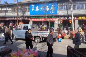 渭南合阳坊镇腊月27年前最后一个大集，人们都在采购丰富的年货视频封面