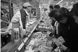 “北大才子屠夫”猪肉受青睐 有人驱车百里去买图片