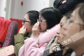 江津区中心医院观影《仁医胡佩兰》传承大医博爱图片