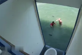 厕所出来掉海里了，俄罗斯搞笑恶作剧，创意不错视频封面