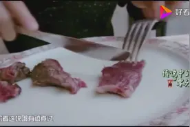 谢霆锋生吃牛排,一口接一口的,看着还感觉挺香的