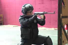 90后警花小姐姐们的春节 坚守岗位最美丽视频封面