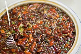 网红山顶摆拍坠崖被批作死 盘点那些屡出奇招的网红们图片