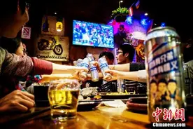 崂山啤酒“喝伙人联盟”为CBA总决赛喝彩图片