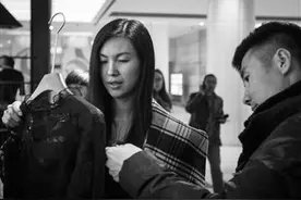 沈阳失明模特俩孩妈：看不见也要珍惜图片