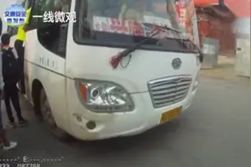 警示：贪心班车司机 拉载学生超员视频封面