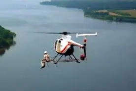 坐着直升机维修高压电线，这样的高薪工作你做得来吗？