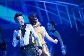 最火网络情侣对一首《全是爱》，男人听了心醉！女人听着含泪！