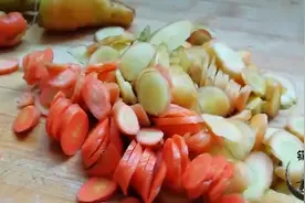 胡萝卜最过瘾的吃法，配上鸡蛋，黑木耳，开胃下饭，营养又解馋