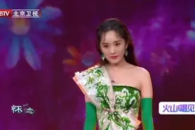 北京卫视春晚：杨幂 蔡徐坤合作表演《那年春天》，惊艳现场！