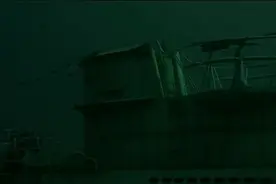 深水炸弹有多可怕，潜艇在水下就像小鱼一样，被炸得七荤八素视频封面