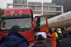 商洛山阳：福银高速5车连撞多人被困 消防紧急排险救援视频封面