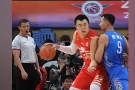 篮球界最受争议的SOMA步到底有没有走步？看CBA裁判是怎么说的视频封面