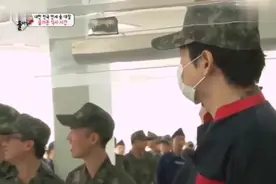 三胞胎在军队食堂吃饭，爸爸乔装打扮被民国秒认出，果然是亲儿子视频封面