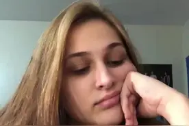 英文中bule 蓝色还有伤心的意思