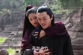 《招摇》花絮：许凯休息期间还跟白鹿腻腻歪歪，竟敢偷摸她的手？视频封面