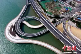 航拍美丽厦门新地标 演武大桥海上观景台图片