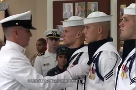 海军的制服那么洁白 究竟是如何保持的 作战时又会穿什么制服