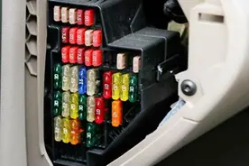 汽车上也有保险丝！你知道汽车保险丝在哪吗？