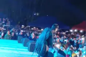 许华升和广东雨神同台演出？北流清湾镇晚会现场视频封面